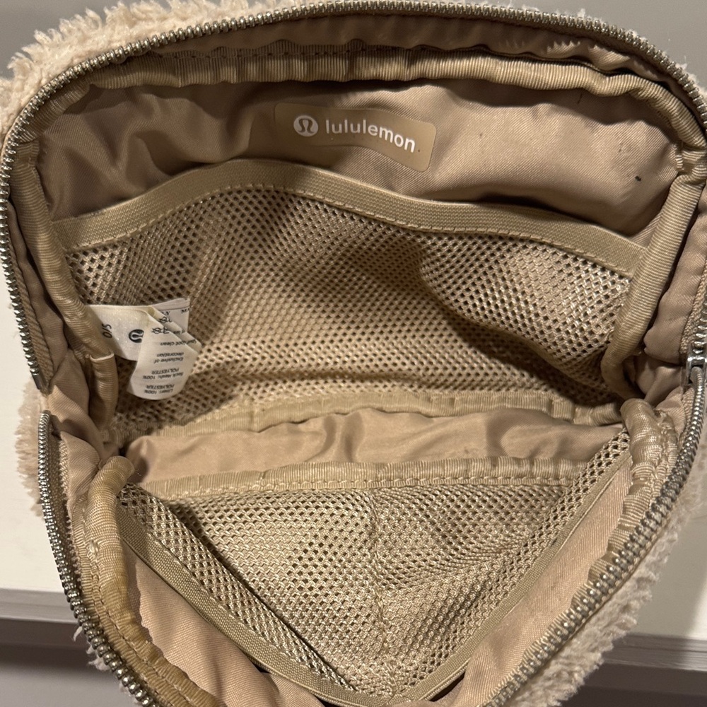 Lululemon Athletica Sherpa Belt Bag in Beige - Picture 2 of 4